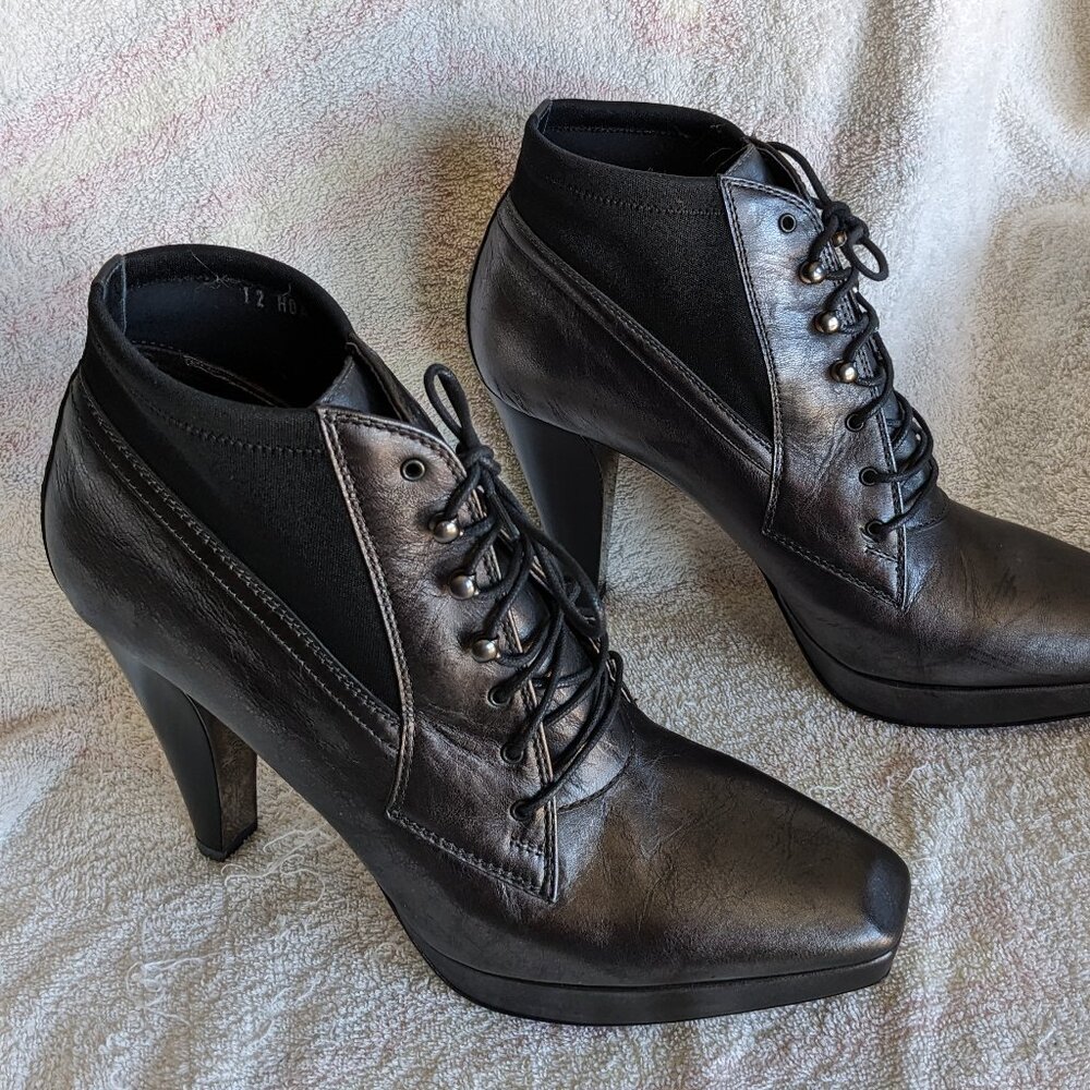 Donald Pliner Hoa ankle bootie, size 10